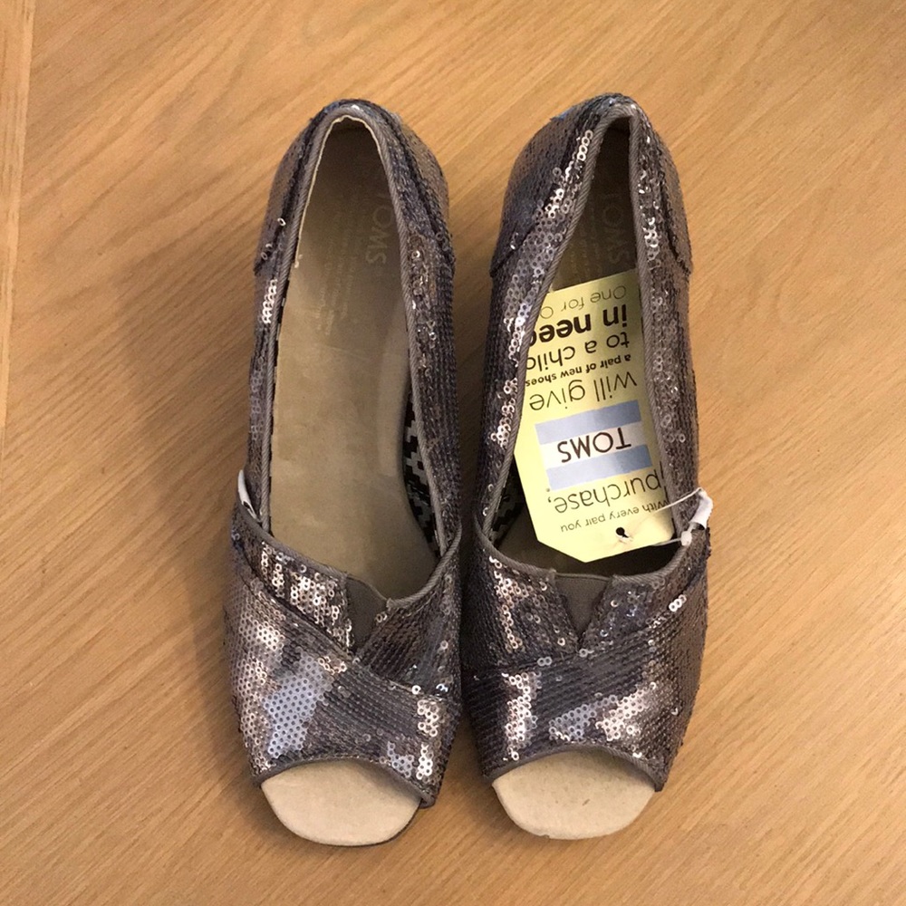 NWT Tom's Pewter Sequined wedge size 8.5
